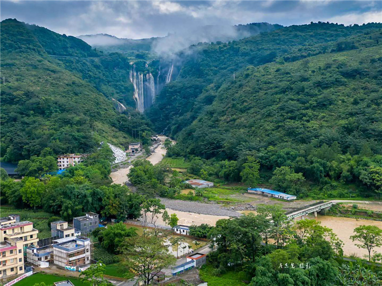 高村村，依山畔水，風景秀麗。資料圖.jpg