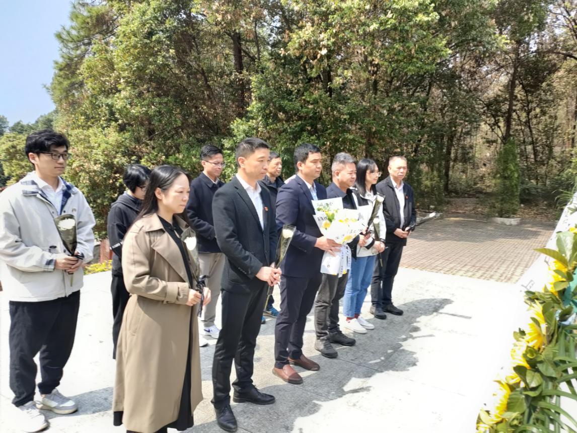 陽山縣自然資源局開展“我們的節(jié)日· 清明‘文明祭祀憶先烈’”主題活動.wps_2